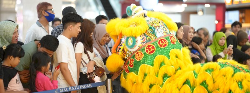 Dari Tonggak hingga Parade, Barongsai Ramaikan Perayaan Imlek di Mal Ratu Indah dan NIPAH PARK