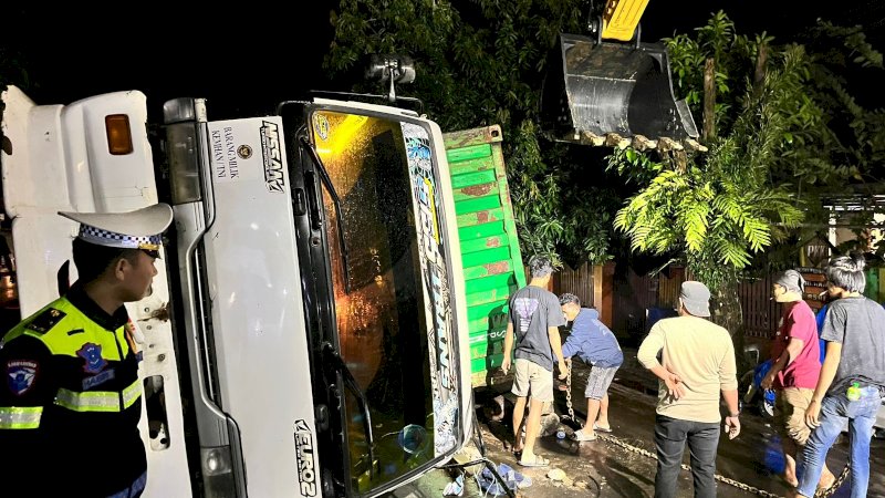 Lakalantas Maut, Tiga Korban Meninggal Ditimpa Truk Kontainer