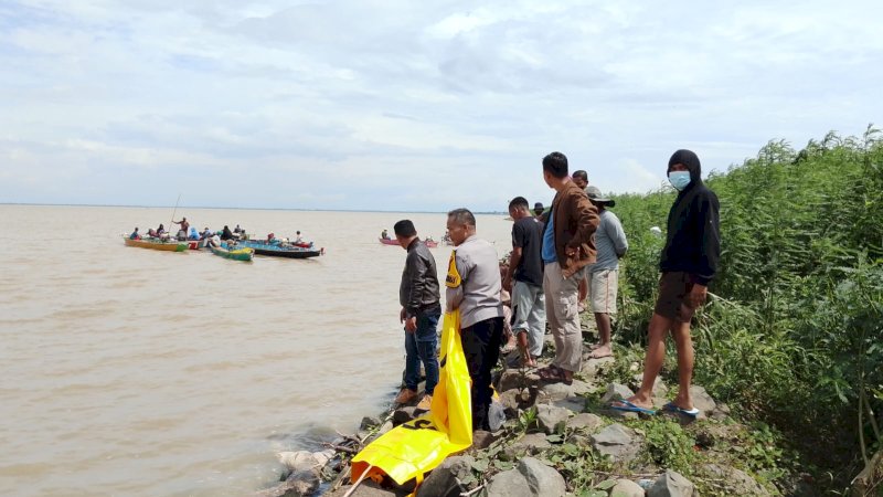 Mayat Tanpa Kepala Ditemukan Terapung di Pulau Sembilan Pesisir Danau Tempe