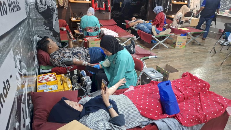 Donor darah rutin menjadi salah satu rangkaian CSR kesehatan yang secara konsisten diselenggarakan Asmo Sulsel sebagai bagian bentuk kepedulian terhadap masyarakat.