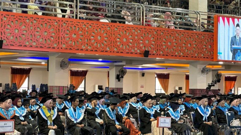 Universitas Muhammadiyah Makassar menggelar Wisuda ke-87 dengan mengukuhkan 692 wisudawan dan wisudawati di Balai Sidang Muktamar kampus, Senin (16/2/2026)