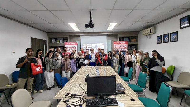 Edukasi ini menjadi kali kedua Asmo Sulsel hadir di Tribun Timur setelah sebelumnya kegiatan serupa pernah dilaksanakan dua tahun lalu.