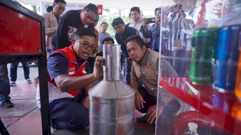 Pelaksana Tugas Kepala Dinas ESDM Provinsi Sulawesi Selatan, Andi Eka Prasetia, S.Sos., MM., melakukan peninjauan lapangan ke SPBU Pertamina 74.902.32 Racing di Jalan Urip Sumoharjo serta pangkalan LPG 3 Kg di kawasan yang sama, Selasa (17/2). 