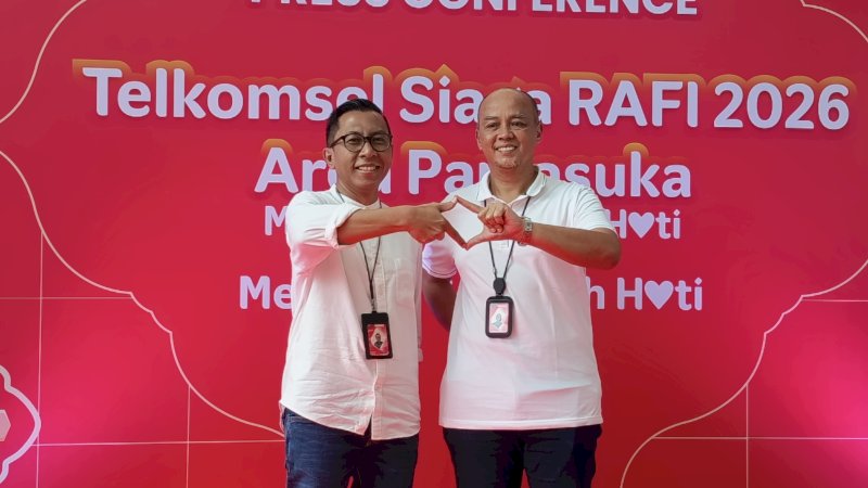 Vice President Consumer Business Telkomsel Area Pamasuka, MuharlisVice President Area Network Operations Telkomsel Area Pamasuka, Anky Arief Priyagung