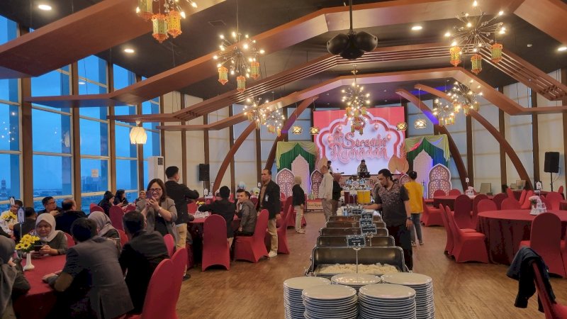 Program iftar &ldquo;Serambi Ramadan&rdquo; digelar setiap hari mulai pukul 17.30 hingga 21.00 WITA. Suasana berbuka semakin semarak dengan hiburan live music setiap Jumat hingga Minggu