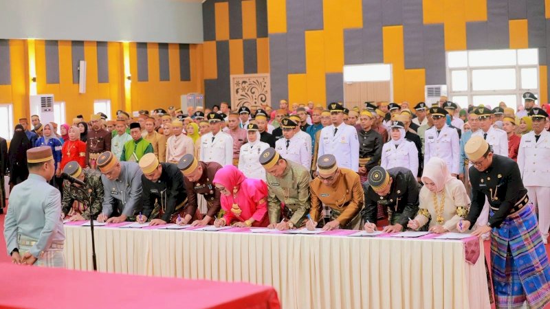 Lantikan 364 Pejabat Bernuansa Adat, Bupati Wajo Tekankan Nilai Yassiwajori dalam Pelayanan Publik