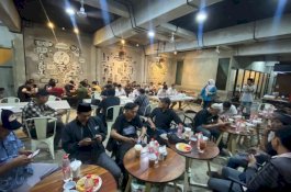 IKA Unhas Gelar Buka Puasa Bersama Jurnalis Makassar