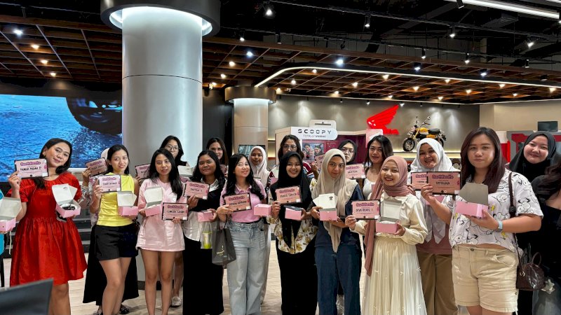 Kegiatan ini diselenggarakan pada Minggu, 8 Maret 2026, di Astra Motor Experience Center, dan berkolaborasi dengan Artsy Class Makassar sebagai penyedia instruktur baking.