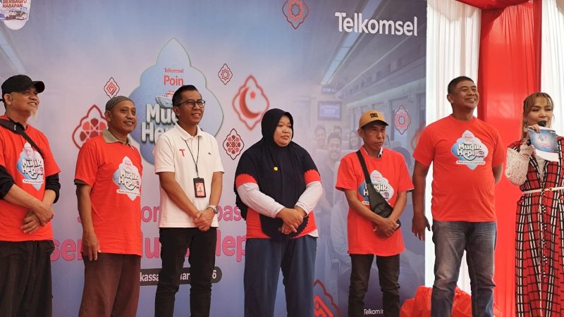 Telkomsel memberangkatkan 200 warga dari Makassar untuk pulang ke kampung halaman melalui program Mudik Hepi 2026, Sabtu (15/3/2026)