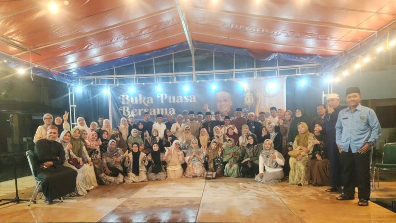 Buka Puasa bersama berlangsung di lingkungan sekolah dihadiri para alumni, keluarga almarhum, serta pihak sekolah