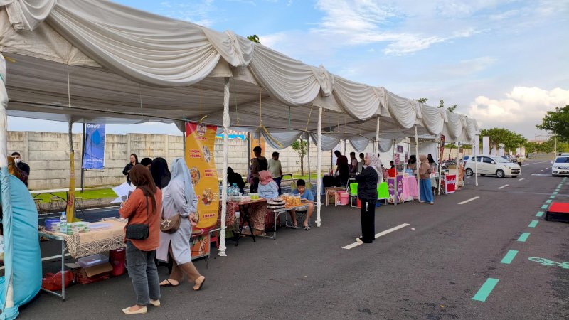 Aktivitas ekonomi sektor UMKM dan transaksi digital terlihat meningkat selama penyelenggaraan Ramadhan Fest 2026 yang digelar di kawasan Tallasa City pada 4&ndash;8 Maret 2026.