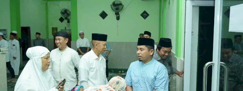Safari Ramadan Hari ke-27, Tasming Hamid Salat Berjamaah dan Serahkan Bantuan Masjid