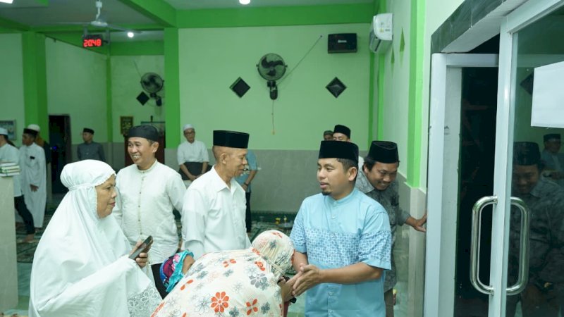 Safari Ramadan Hari ke-27, Tasming Hamid Salat Berjamaah dan Serahkan Bantuan Masjid