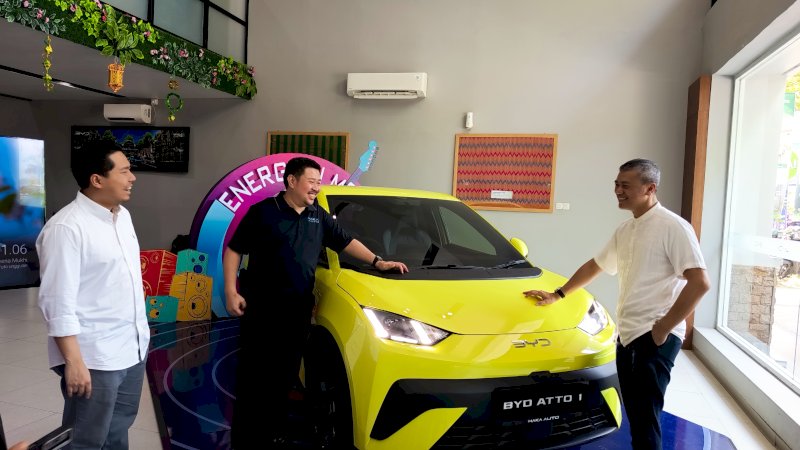 Ki-kan Achmad Rosyadi Natsir Business & Strategy Development Senior Manager Haka Auto, Aliando Kaimuddin Branch Manager Haka Karebosi, Hariyadi Kaimuddin Chief Executive Officer Haka Auto
