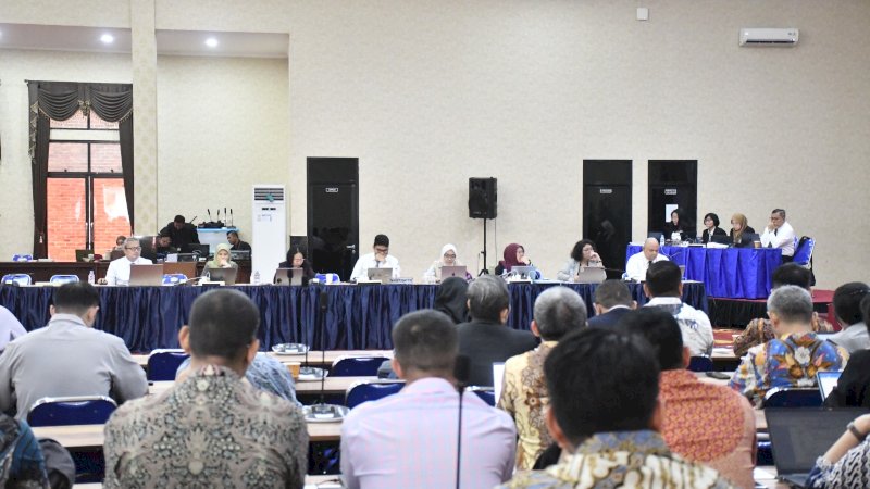 Komisi Pengawas Persaingan Usaha (KPPU) menjatuhkan sanksi tegas terhadap industri fintech peer-to-peer (P2P) lending di Indonesia