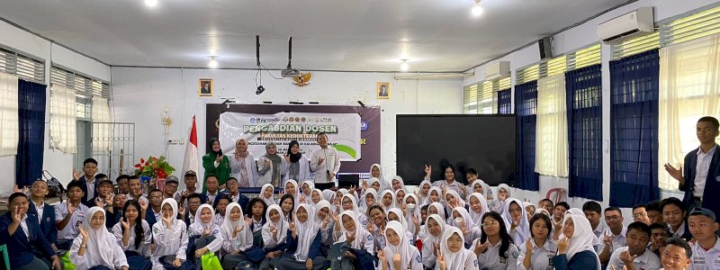 Pengabdian Dosen Fakultas Kedokteran UMI di SMAN 5 Makassar