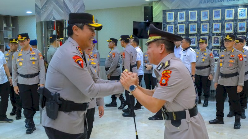 Kapolda Sulsel Pimpin Upacara Penyerahan Jabatan Karolog Polda yang Purna Tugas