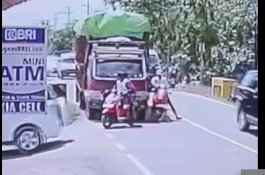 Kecelakaan Maut di Sidrap Terekam CCTV, Pemotor Tewas Terlindas Truk Diduga Rem Blong