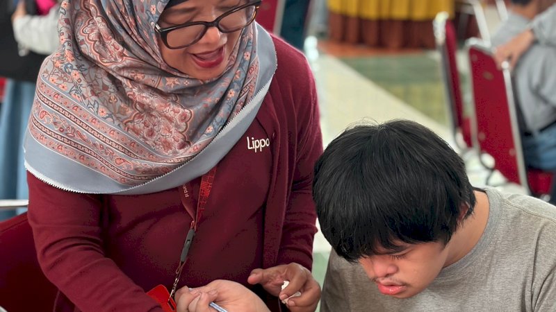 kegiatan ini melibatkan 75 anak berkebutuhan khusus dalam pelatihan keterampilan yang digelar di Madrid Hall, Akkarena, Sabtu (4/4).