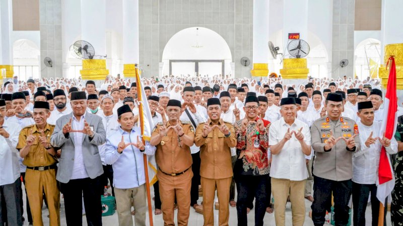 Bupati Andi Rosman Lepas 1.941 CJH Wajo di Masjid Agung Ummul Quraa Sengkang