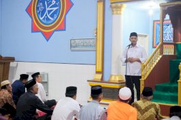 Safari Ramadhan di Eremerasa, Bupati Bantaeng Serahkan Bantuan untuk Masjid Nurul Muttaqin