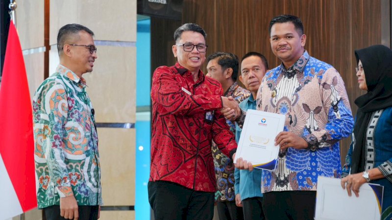 Pemerintahan Uji-Sah Raih Penghargaan Pelayanan Publik