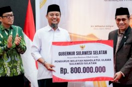 Gubernur Andi Sudirman Sulaiman Serahkan Hibah Rp800 Juta dan Alsintan kepada PWNU Sulsel