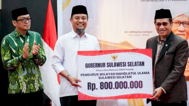 Gubernur Andi Sudirman Sulaiman Serahkan Hibah Rp800 Juta dan Alsintan kepada PWNU Sulsel