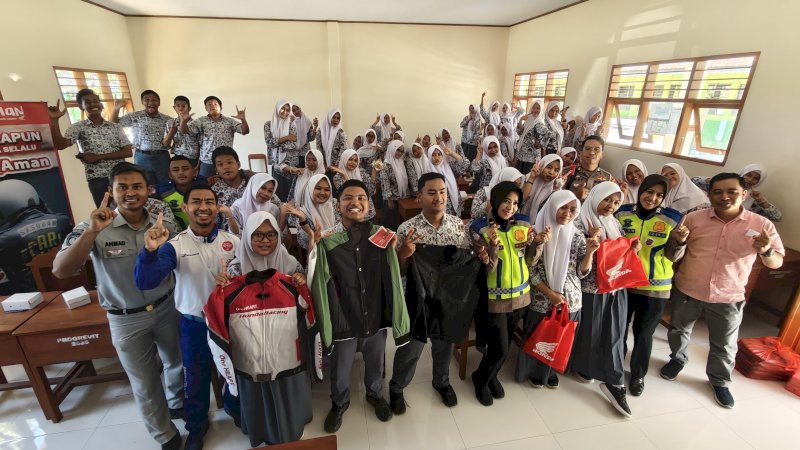 edukasi safety riding bagi pelajar, kali ini menyasar siswa-siswi SMAN 10 Gowa, Sulawesi Selatan, pada Kamis, 16 April 2026. 