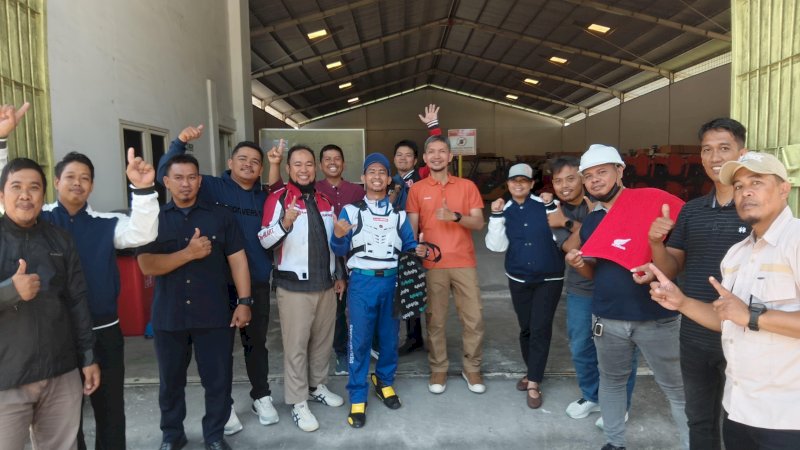 edukasi safety riding diberikan kepada sekitar 30 karyawan PT Kubota Makassar, sebuah perusahaan yang bergerak di bidang alat berat, pada Senin, 13 April 2026.