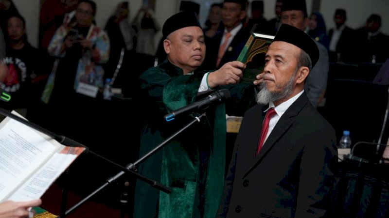 Pembacaan sumpah Haris Abdulrahman oleh Ketua DPRD Sulsel Rachmatika Dewi