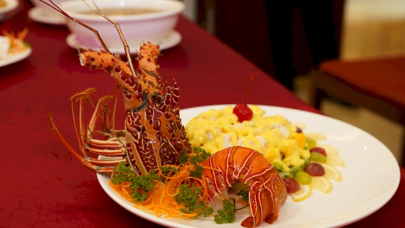 Lobster fruits Salad Golden Asian by Fourpoint by Sheraton