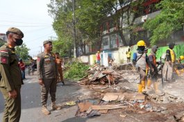 Pemprov Sulsel Tertibkan Lapak di Kawasan SMKN 4 Makassar