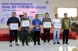 Pemkab Gowa Terima Penghargaan BPJS Kesehatan Cabang Makassar