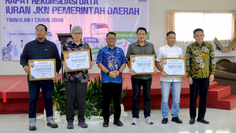 Pemkab Gowa Terima Penghargaan BPJS Kesehatan Cabang Makassar