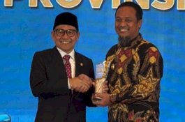 Gubernur Sulsel Terima Penghargaan Nasional pada Ajang National Governance Awards