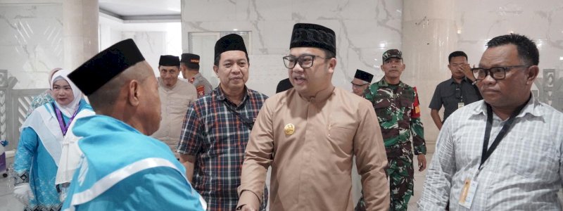 Lepas 343 JCH, Wabup Gowa Ingatkan Jamaah Jaga Kesehatan dan Kekompakan