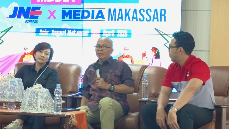 Martha Suherman Juri Photo Nasional, Kang Maman Juri Writing Nasional, Noval Lisiadi Perwakilan Media Communication Departement JNE, 