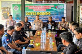 Kapolres Kapolres AKBP Bangun Komunikasi Humanis dengan Buruh di Kabupaten Wajo
