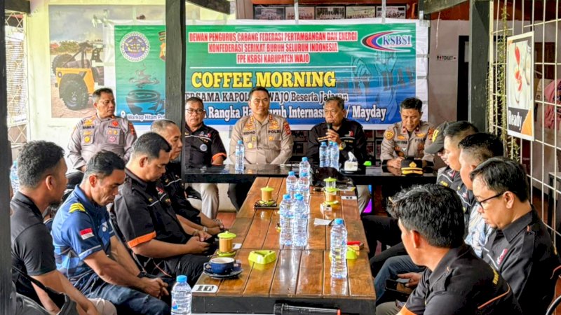 Kapolres Kapolres AKBP Bangun Komunikasi Humanis dengan Buruh di Kabupaten Wajo
