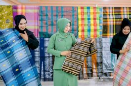 Tenun Sutera Sengkang Persit Wajo Siap Tampil di Balai Kartini Expo