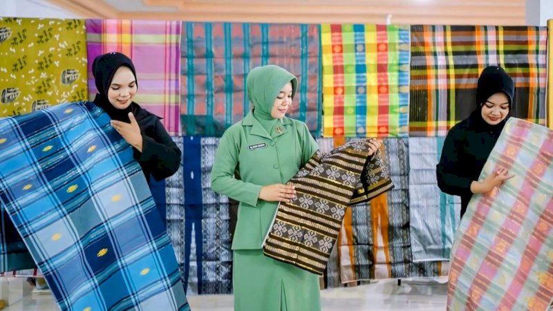 Tenun Sutera Sengkang Persit Wajo Siap Tampil di Balai Kartini Expo