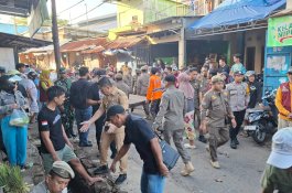 Camat Mamajang Sebut Pedagang di Pasar Pamos Bongkar Lapak Secara Sukarela