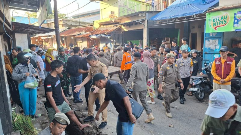 Camat Mamajang Sebut Pedagang di Pasar Pamos Bongkar Lapak Secara Sukarela