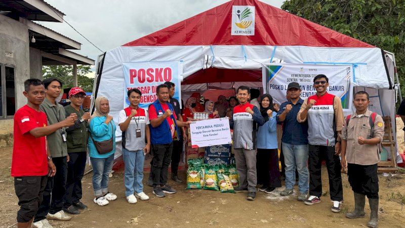 Pertamina Patra Niaga Regional Sulawesi melalui Integrated Terminal Kendari dan Sales Area Sulawesi Tenggara menyalurkan bantuan tanggap darurat bagi warga terdampak banjir di Kota Kendari.