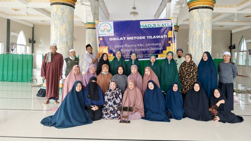 Peserta Diklat Standardisasi Guru Mengaji Metode Tilawati Level 1 berfoto bersama usai pelatihan di Desa Rajang, Kecamatan Lembang, Kabupaten Pinrang, beberapa waktu lalu.