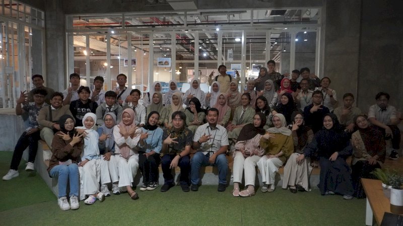 Para peserta mengikuti kuliah umum dan workshop terkait Artificial Intelligence (AI) dan Smart Technology di Kalla Institute, beberapa waktu lalu. Kegiatan ini menghadirkan dua Google Developer Expert in AI & Google Cloud, yakni Dr. Ir. Joan Santoso, S.Kom., M.Kom dan Prof. Dr. Ir. Esther Irawati Setiawan, S.Kom., M.Kom.