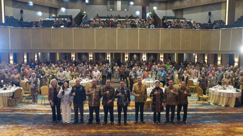 Otoritas Jasa Keuangan menegaskan pentingnya kepastian hukum dalam penanganan kredit macet di sektor perbankan guna menjaga stabilitas industri keuangan sekaligus mendukung pertumbuhan kredit yang sehat dan berkelanjutan.