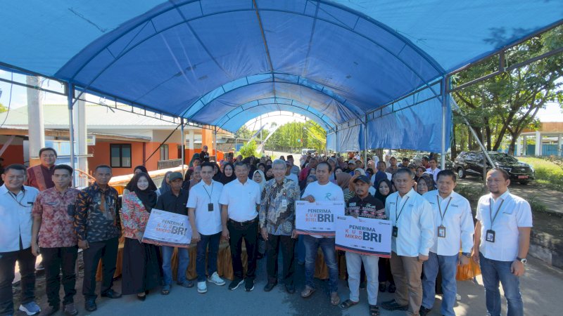 Otoritas Jasa Keuangan Sulawesi Selatan dan Sulawesi Barat bersama Pemerintah Kabupaten Bulukumba terus memperkuat literasi dan inklusi keuangan masyarakat pesisir melalui sinergi Program Ekosistem Keuangan Inklusif (EKI) dan Kampung Nelayan Merah Putih (KNMP).