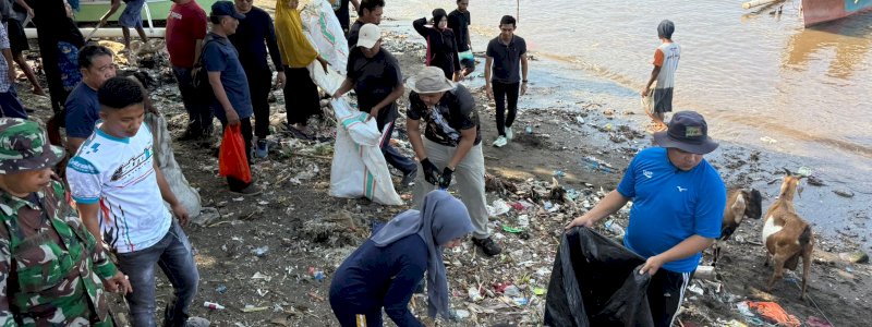 Jumat Bersih, Bupati Bantaeng Keliling dan Turun Langsung Bersihkan Lingkungan